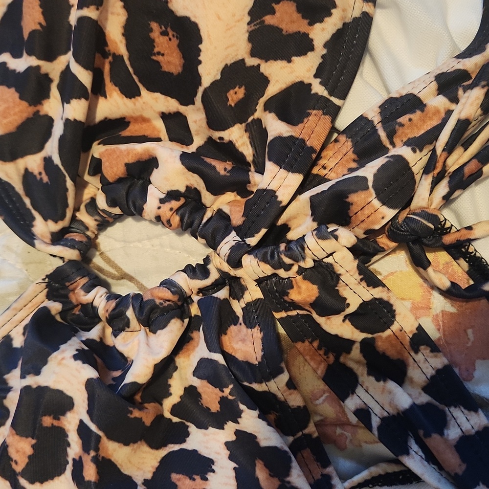 NWOT Lepoard Print Monokini With Keyhole And Strappy Midsection - Picture 5 of 5